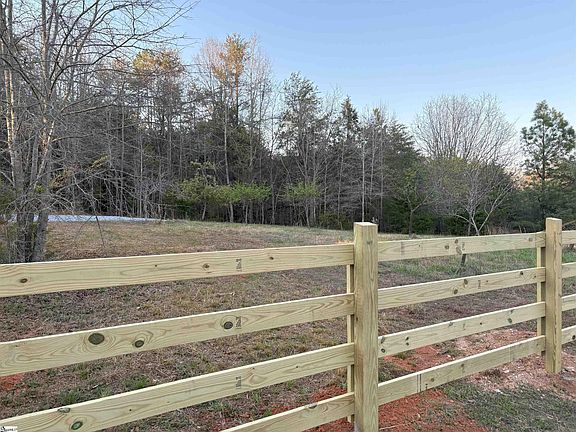 3rd image of 829 Bramlett Rd