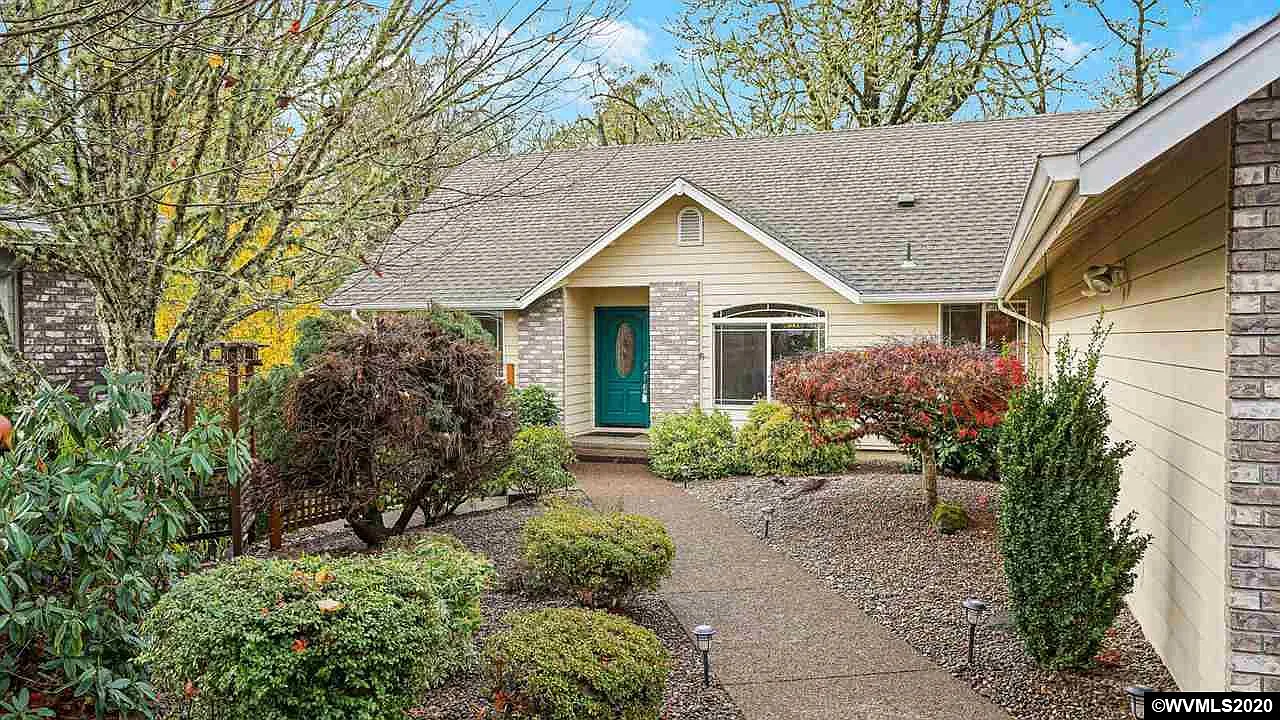 3344 NW Goldenrod Pl photo 1