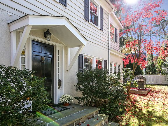 2nd image of 28 Wayside Ln