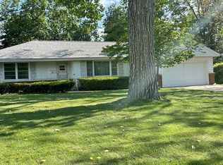 4601 N Clarewood Ave, Peoria, IL 61614