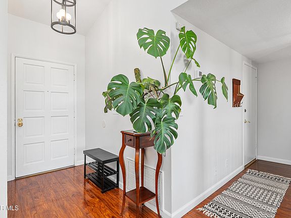 3rd image of 881 Warwick Ave