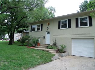 10001 England Dr, Overland Park, KS 66212