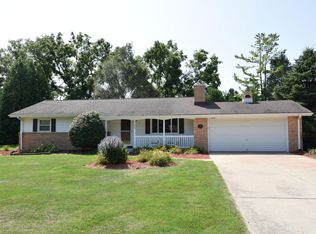 15865 Brookhill Dr, Brookfield, WI 53005