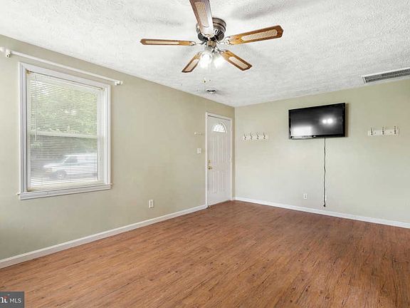 5th image of 508 Munroe Cir