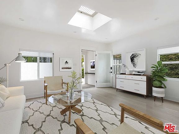 5th image of 1160 N Poinsettia Pl #1162