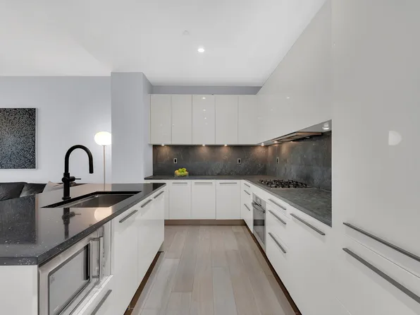 4 West 21st Street 4B image 3 of 8