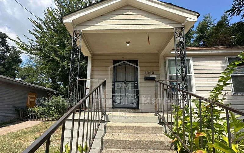 1 bed, 1.0 bath, 660 sqft, $915 — Photo 1