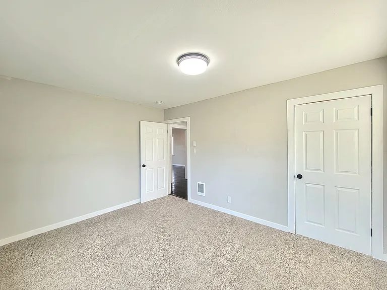 718 Perry Ave — Photo 15