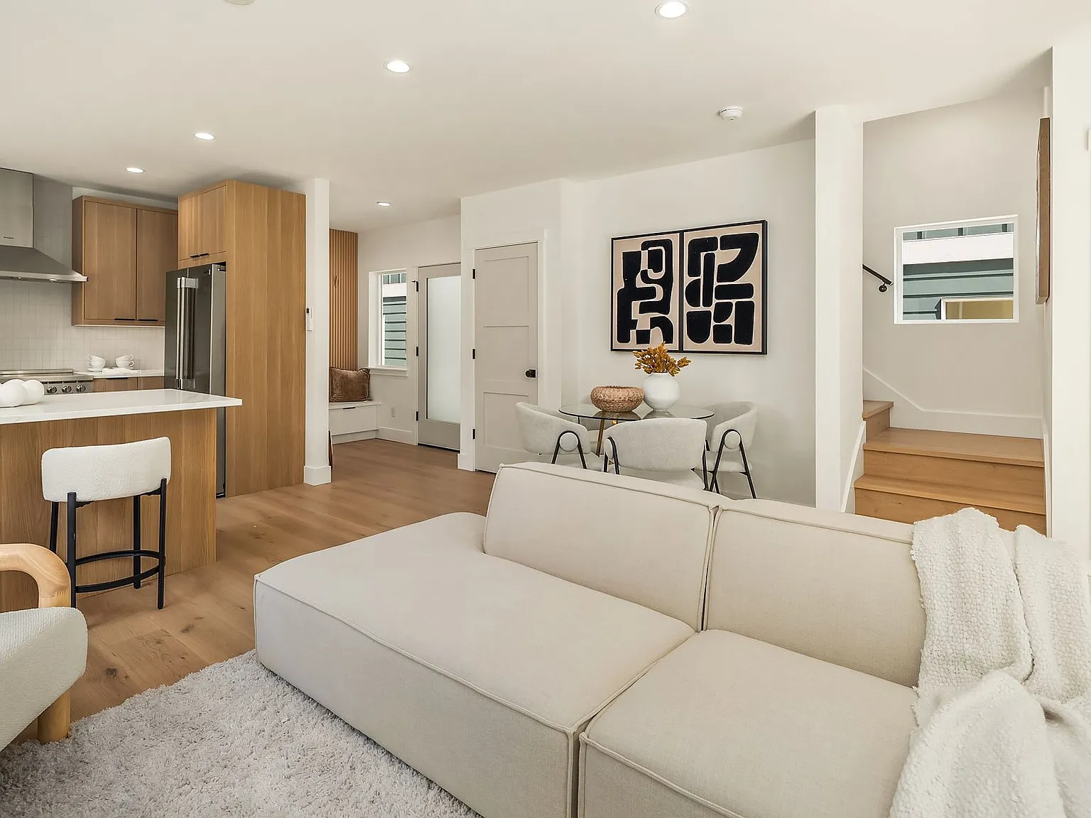 3 bed, 2.5 bath, 1647 sqft, $4,395 — Photo 2
