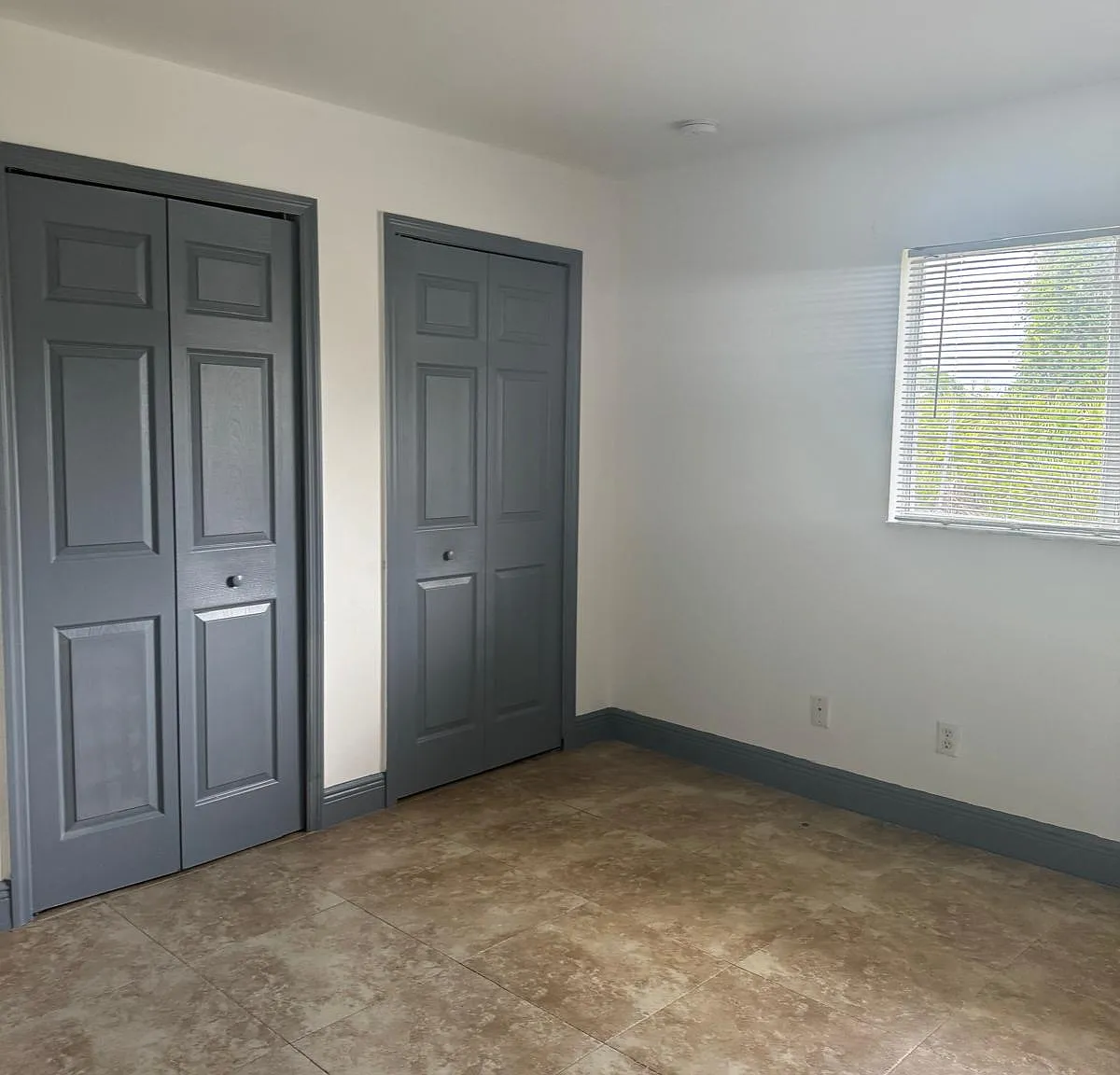 3 bed, 1300 sqft, $1,800 — Photo 2