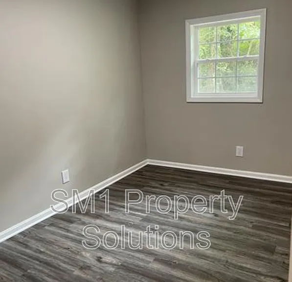 104 Lawndale Ave — Photo 3