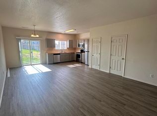 2452 NW 8th St, Redmond, OR 97756