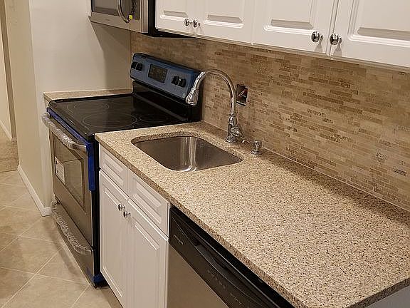 3rd image of 402 Girard St APT 202