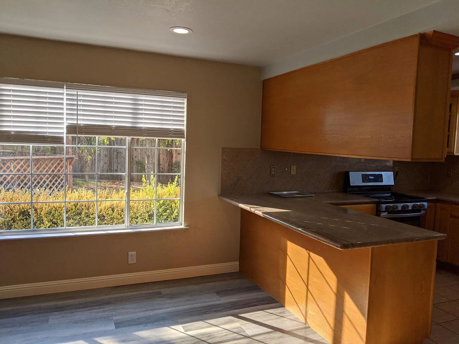 4 bed, 1600 sqft, $4,700 — Photo 4