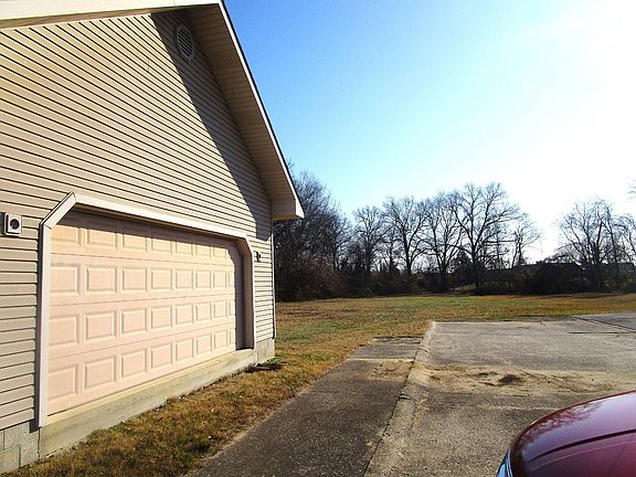 3rd image of 715 Old Orchard