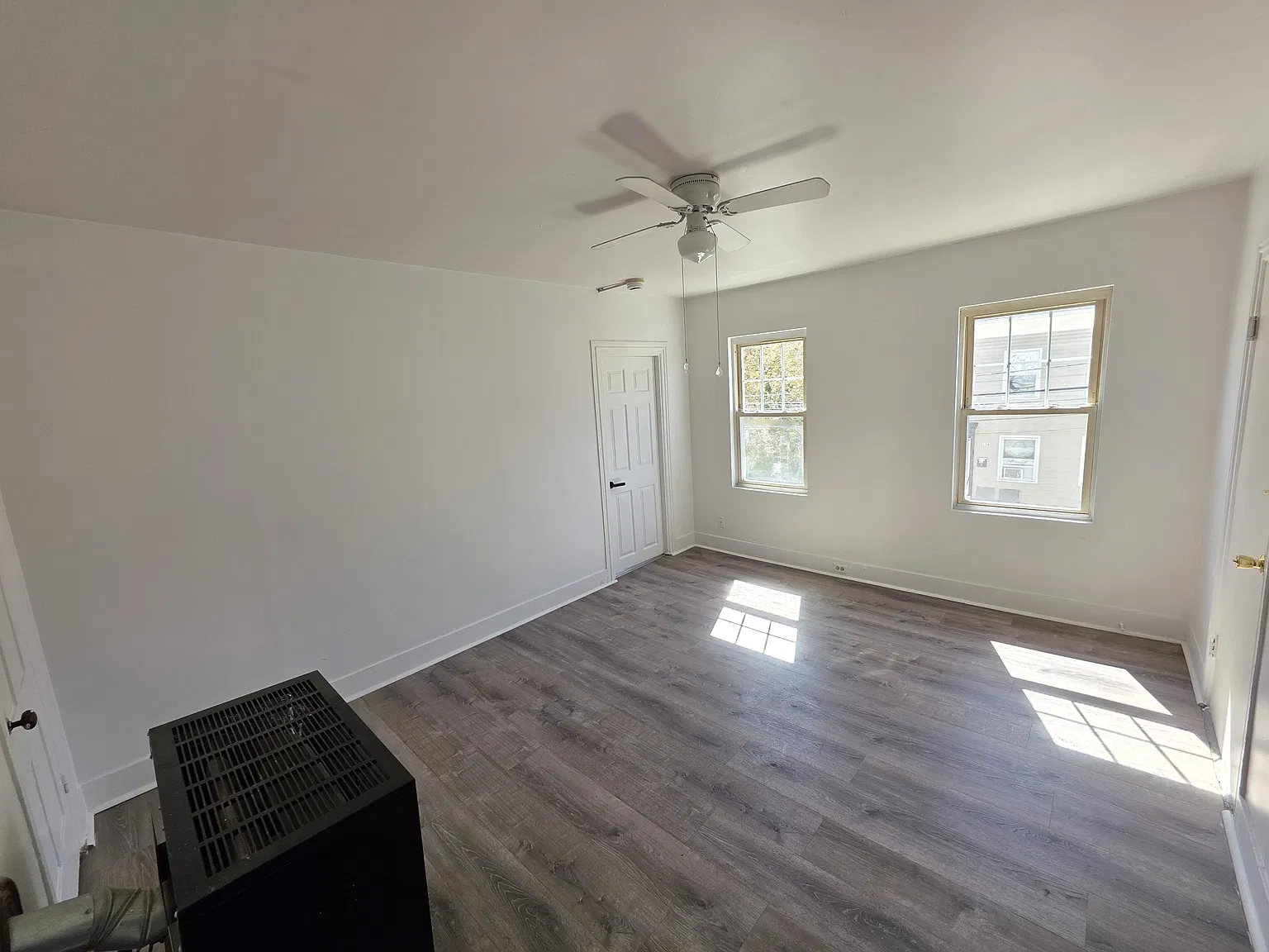  133 Church St 2ndFlr 2B/1B FreshPaint NEWFloors PetsOK! Laundry Prkg — Photo 2