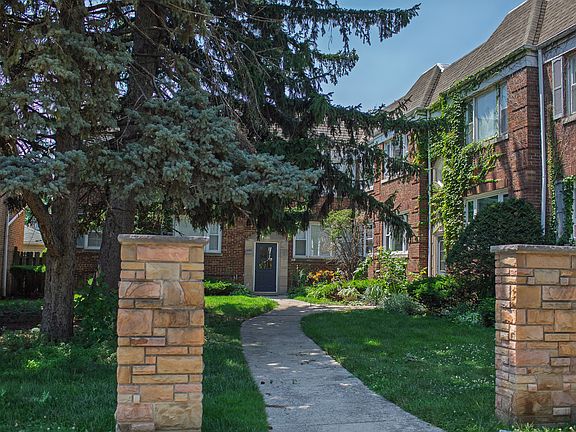 2nd image of 10518 S Artesian Ave APT 2S