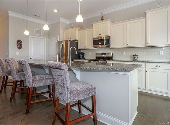 5th image of 145 Margo Ln