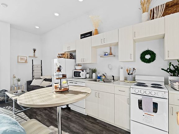 4th image of 608 Main St #310