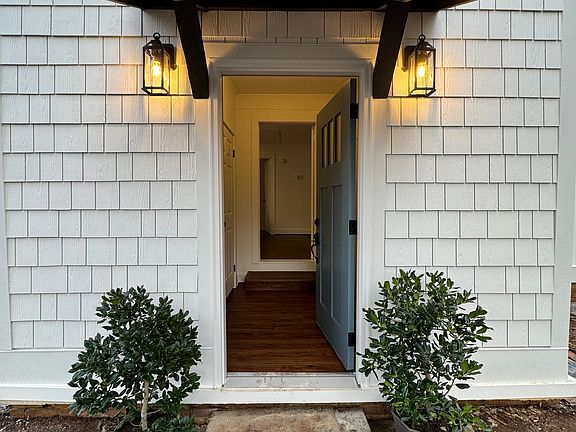 2nd image of 8 Essex Ct