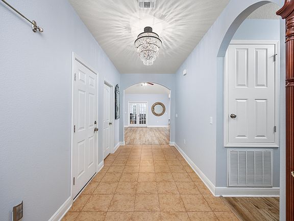 4th image of 38 Camellia Ct