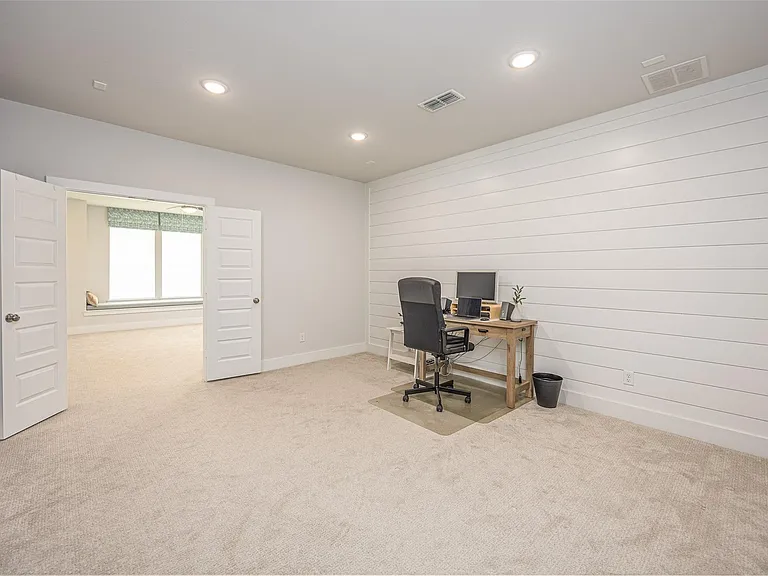 2331 Russett Forest Dr — Photo 15