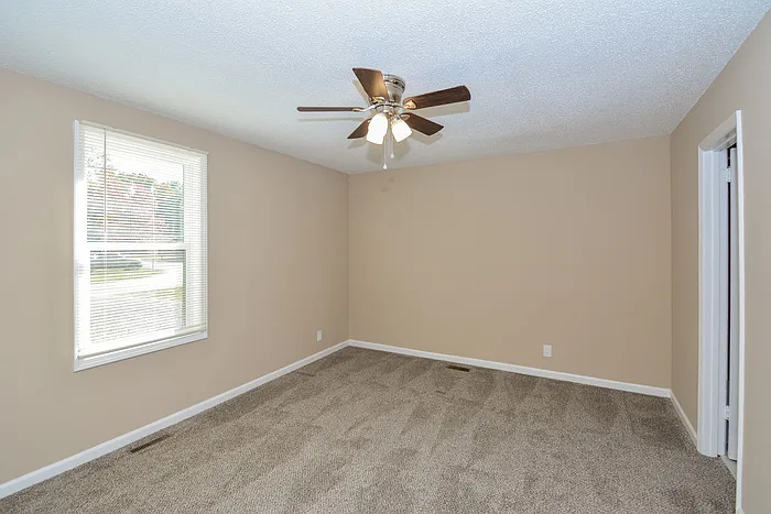 346 Woodale Dr — Photo 6
