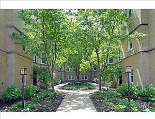 1st image of 1435 W Elmdale Ave APT 1S