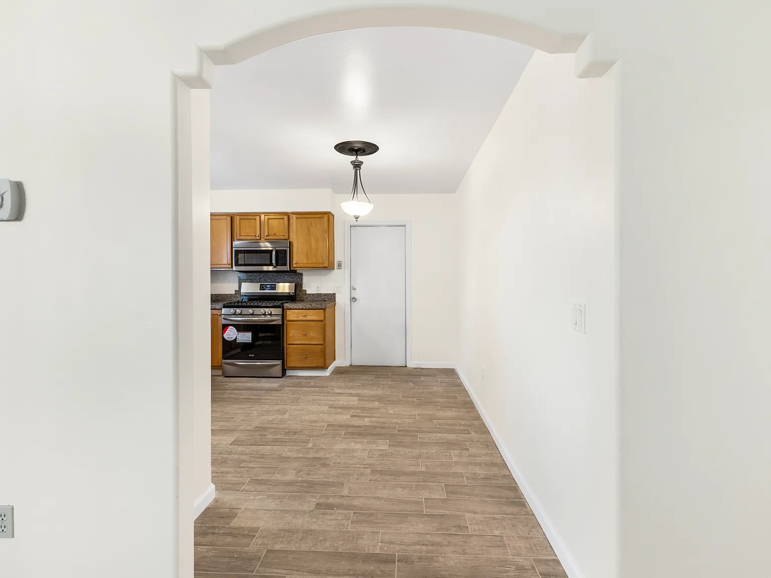 3 bed, 1064 sqft, $3,900 — Photo 4