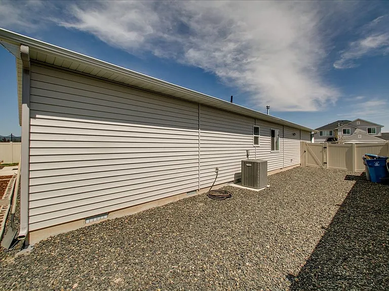 16859 Courtney Way — Photo 30