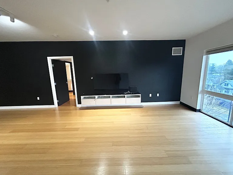 3970 N Interstate Ave #404 — Photo 7