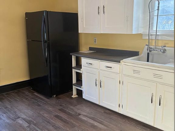 4th image of 81 Academy St