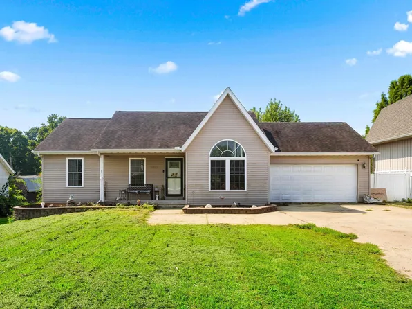 1010 5th St, Lacon, IL 61540