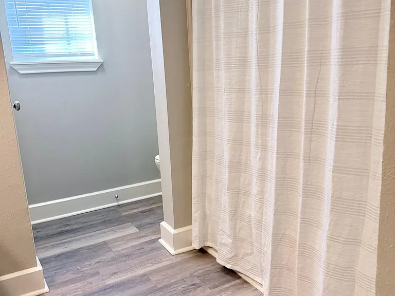 705 E South St — Photo 11