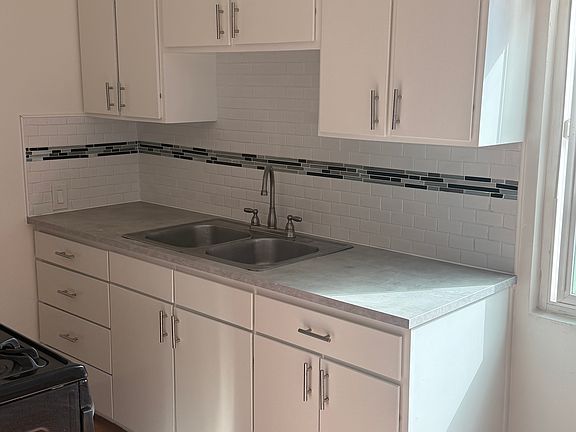 4th image of 3773 S Barrington Ave APT 7