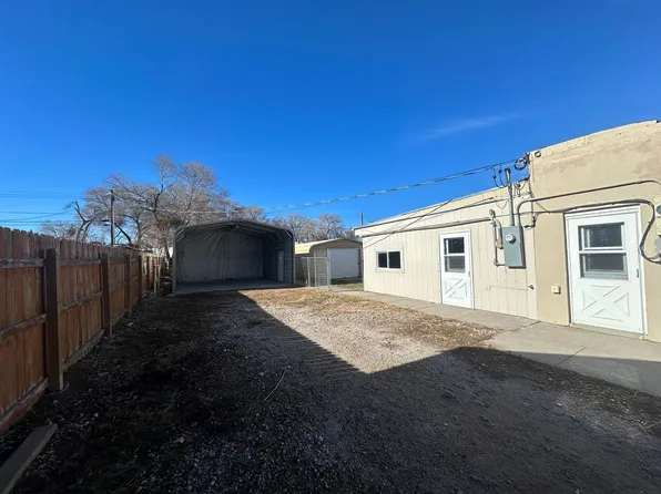 One bedroom, One bathroom front/back duplex. Pet Friendly! Located in Scottsbluff!, 1210 9th Ave, Scottsbluff, NE 69361
