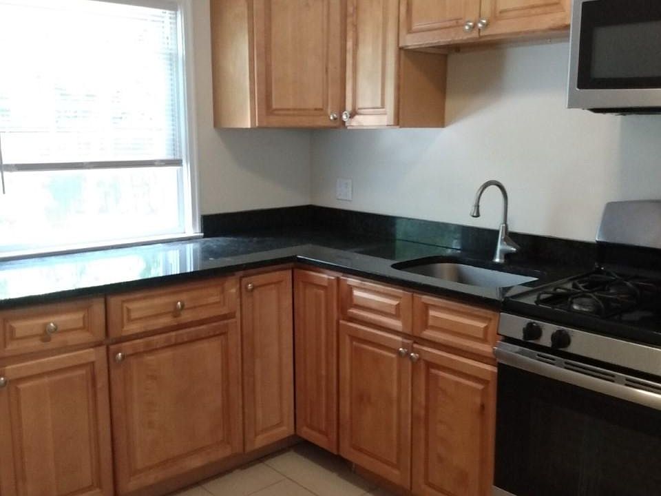 1st image of 135 Diamond St #135