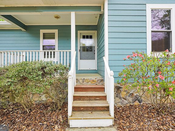 4th image of 135 Spring Valley Way
