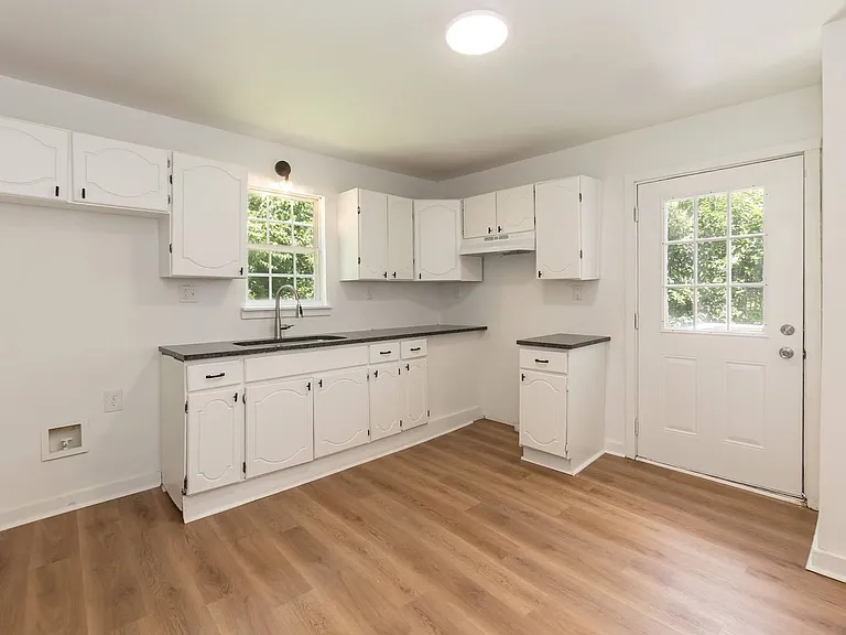 423 E Rockspring St — Photo 17