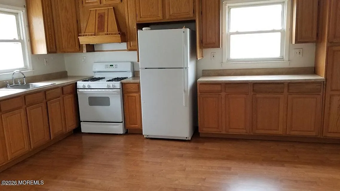 3 bed, 1060 sqft, $2,700 — Photo 2