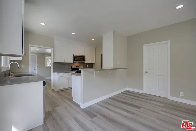 1127 N Formosa Ave — Photo 8