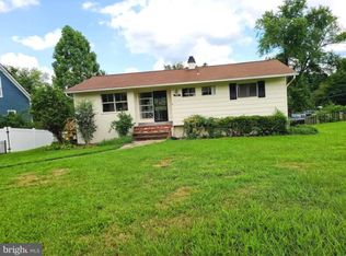 7077 Idylwood Rd, Falls Church, VA 22043