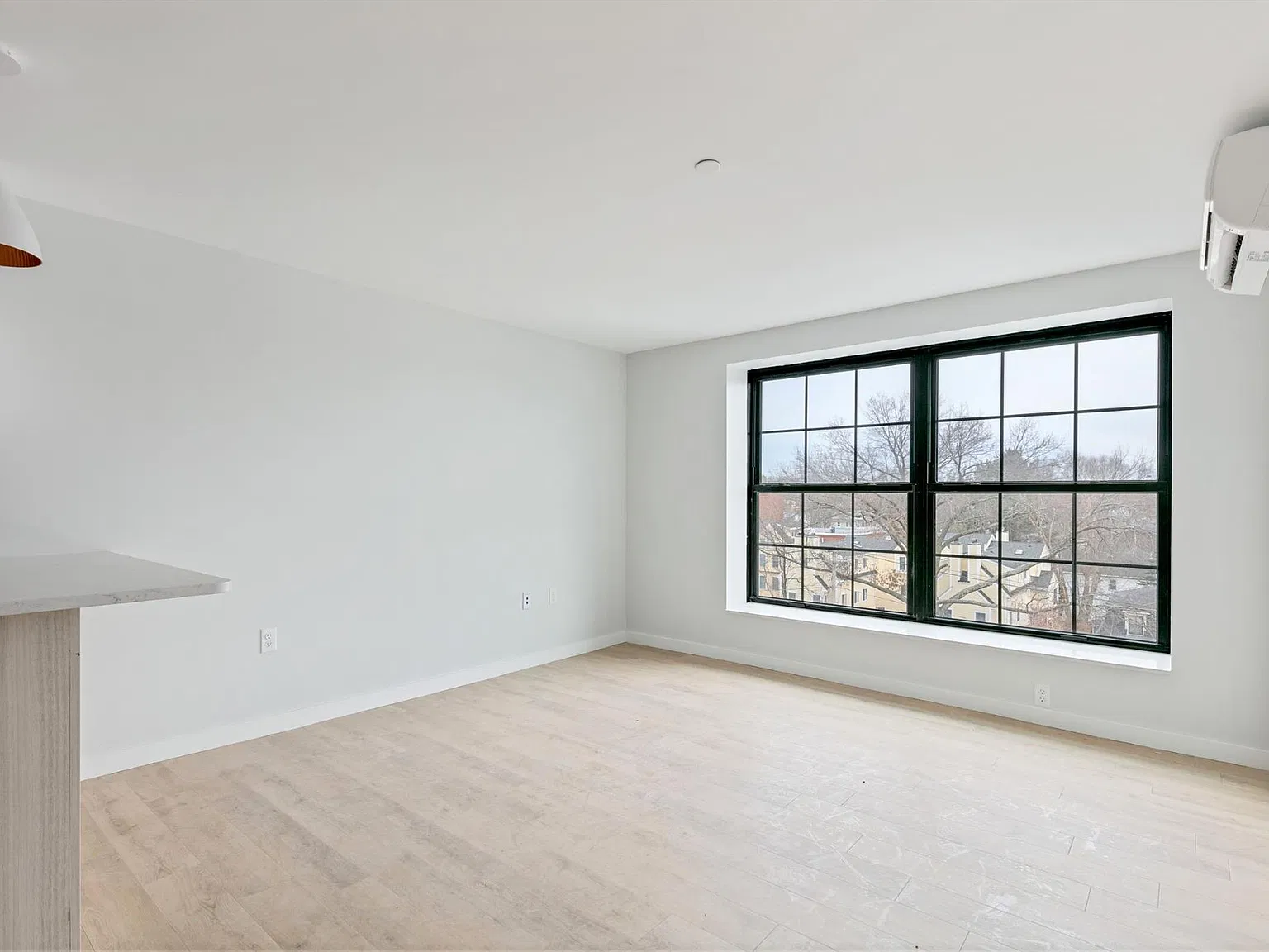 2 bed, 700 sqft, $4,050 — Photo 1