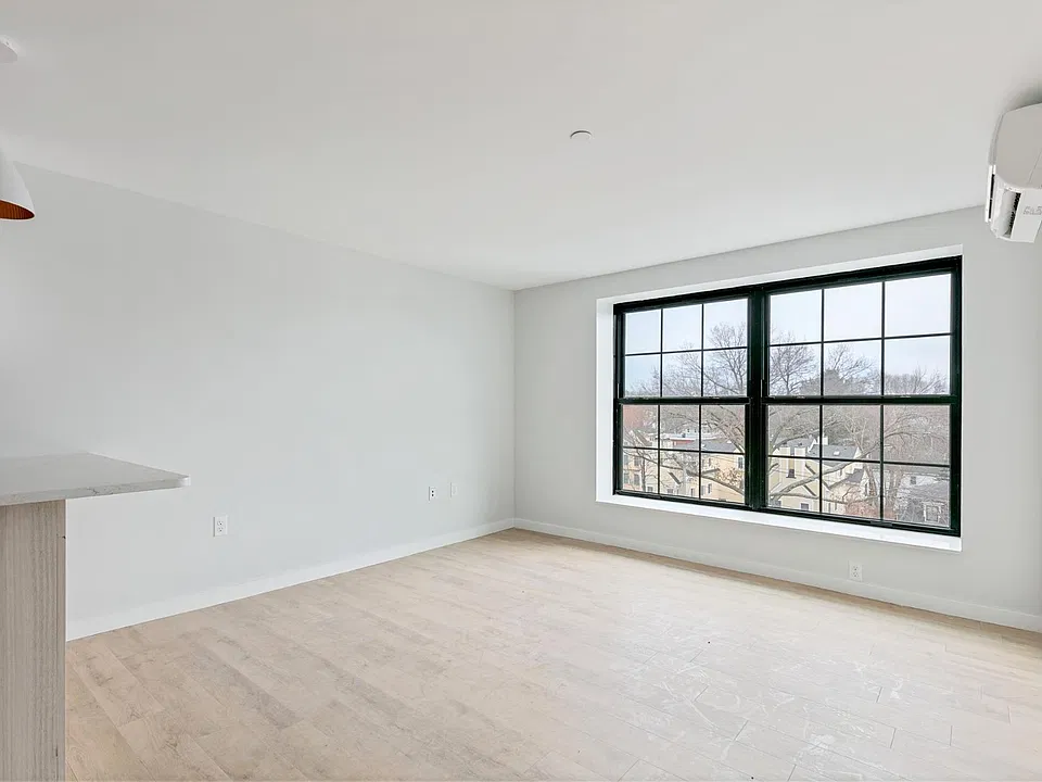 10 Soden St #504