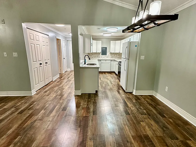 632 Kennington Rd — Photo 3