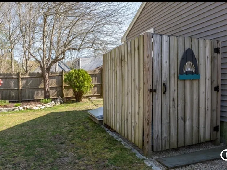 16 Harborview Dr — Photo 8