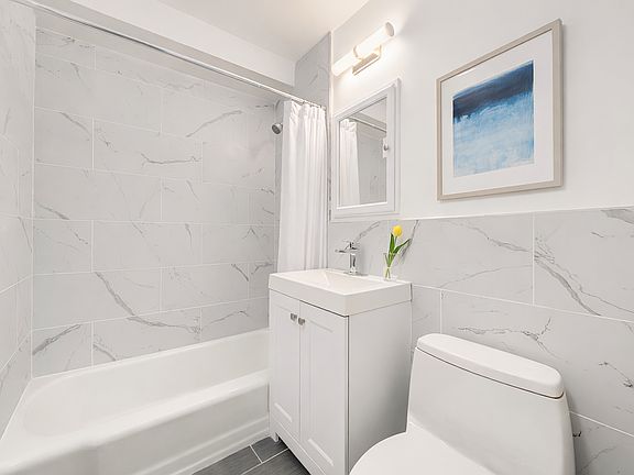 5th image of 220 E 60th St APT 12G
