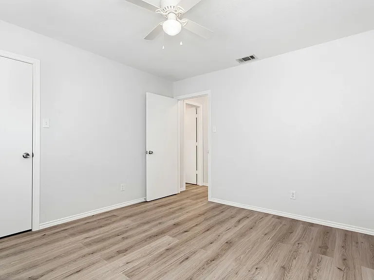 1016 Willowbrook Trl — Photo 15