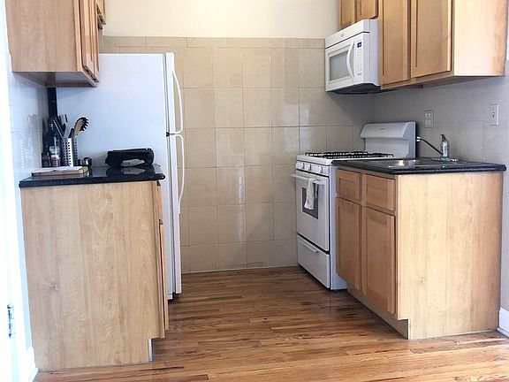 4th image of 4538 N Clark St APT 205
