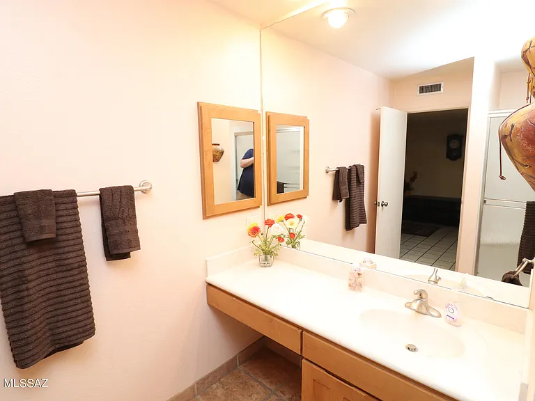 5602 N Camino Del Sol — Photo 20